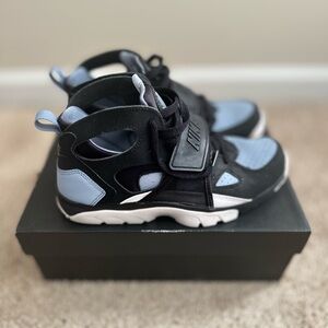 Nike Kids Black and Light Blue Sneakers